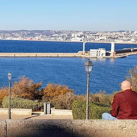 Escapade Marseillaise Pres Des Terrasses Du Port Marseille